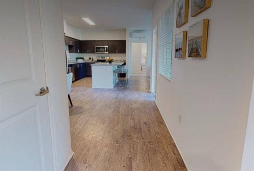 Share this 2 bed / bath luxury Apt.