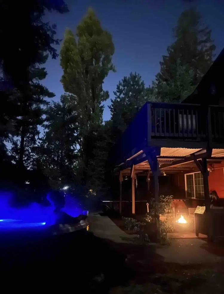 Flight crew only! Walk to gates