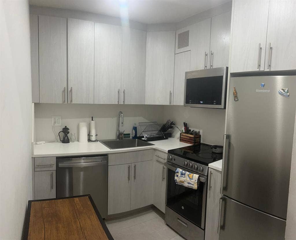 1 BR avail in  park ave/