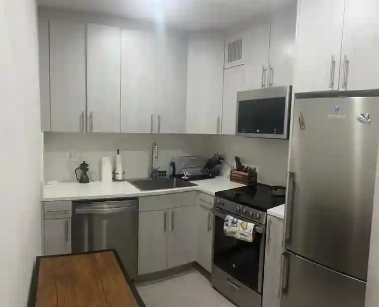 1 BR avail in park ave/