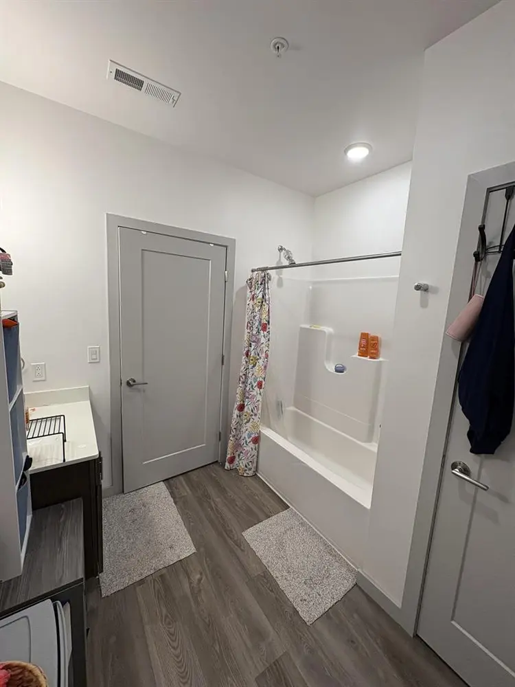 DISCOUNTED Spring Lease!