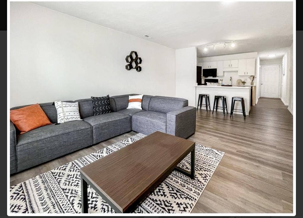 bedroom apartment . 2bath