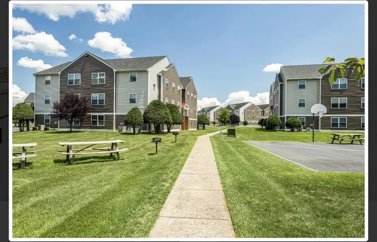 bedroom apartment . 2bath
