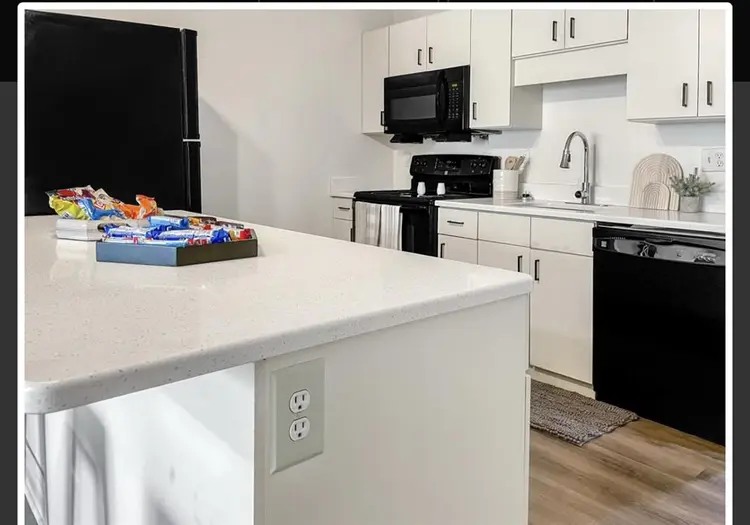 bedroom apartment . 2bath