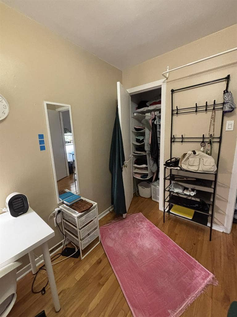 Private room, for females, cad