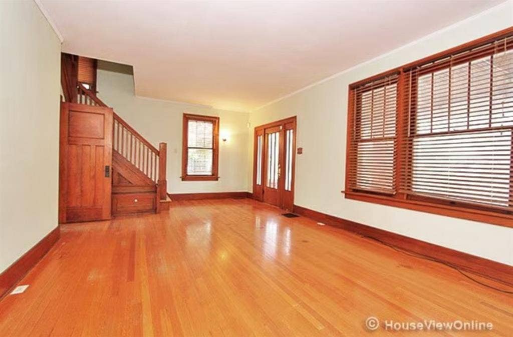 LOOKING FOR A ROOMATE!!