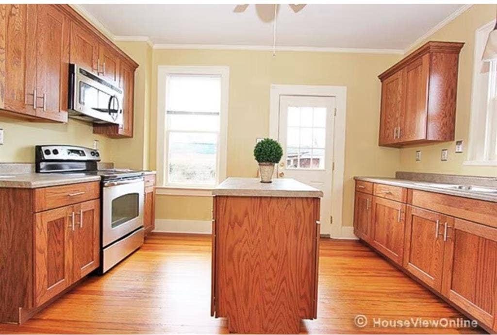 LOOKING FOR A ROOMATE!!