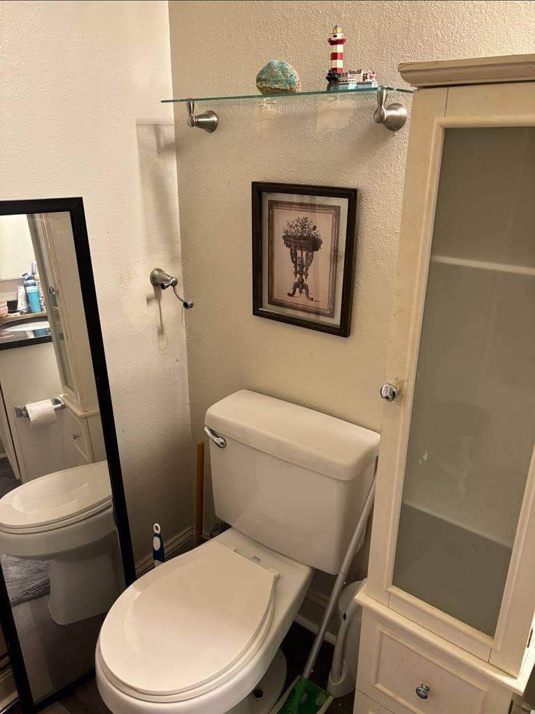 Room , bath and laundry room