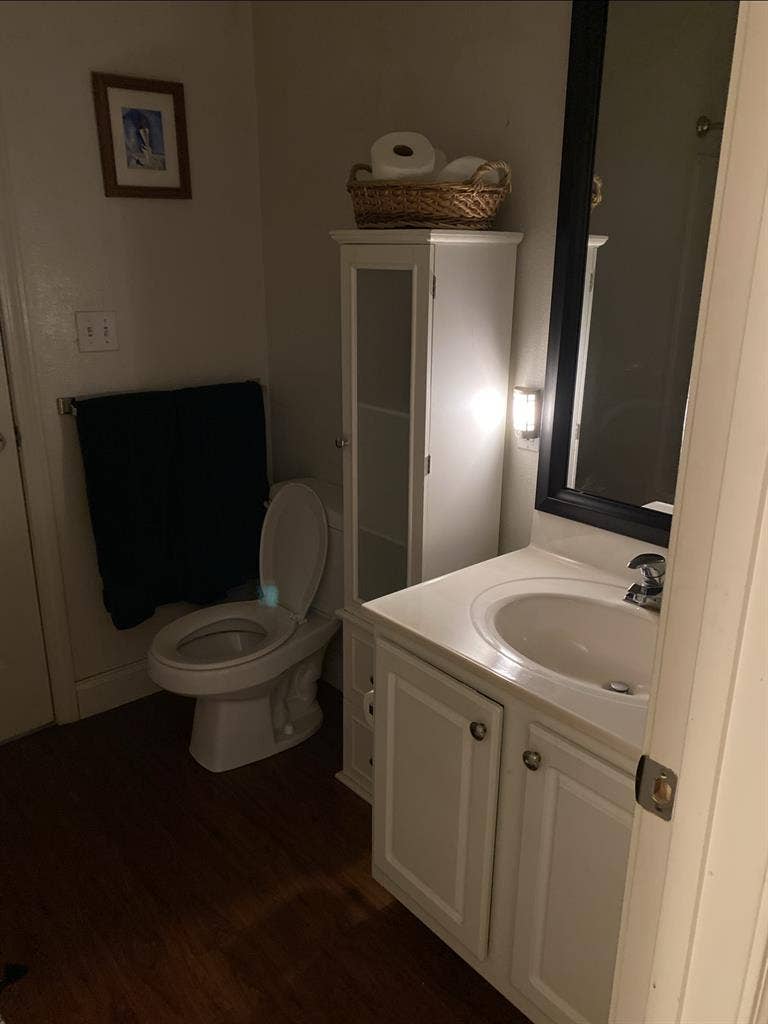 Room , bath and laundry room