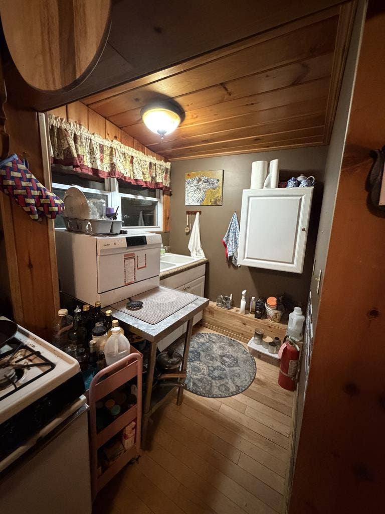 Room for rent in quiet neighborhood