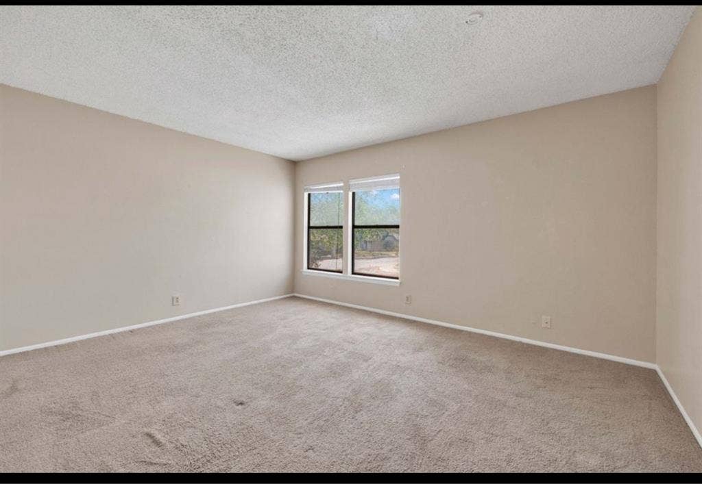 Nice and cozy room ready to move in