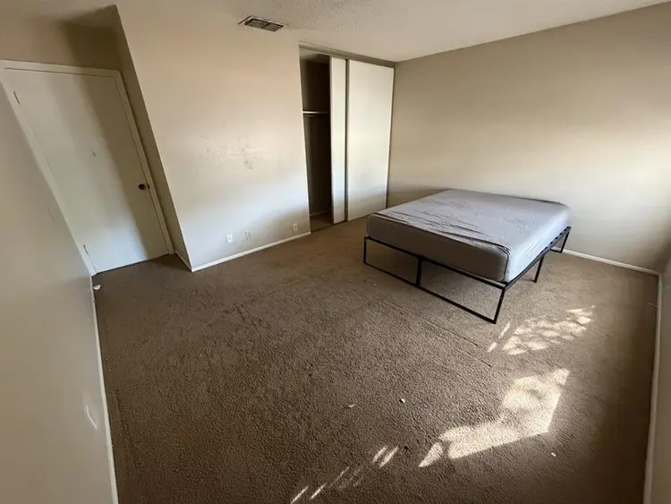 Nice and cozy room ready to move in