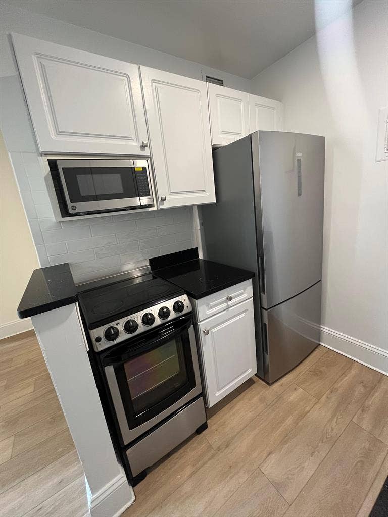 ✨Sunny Room in Midtown South✨