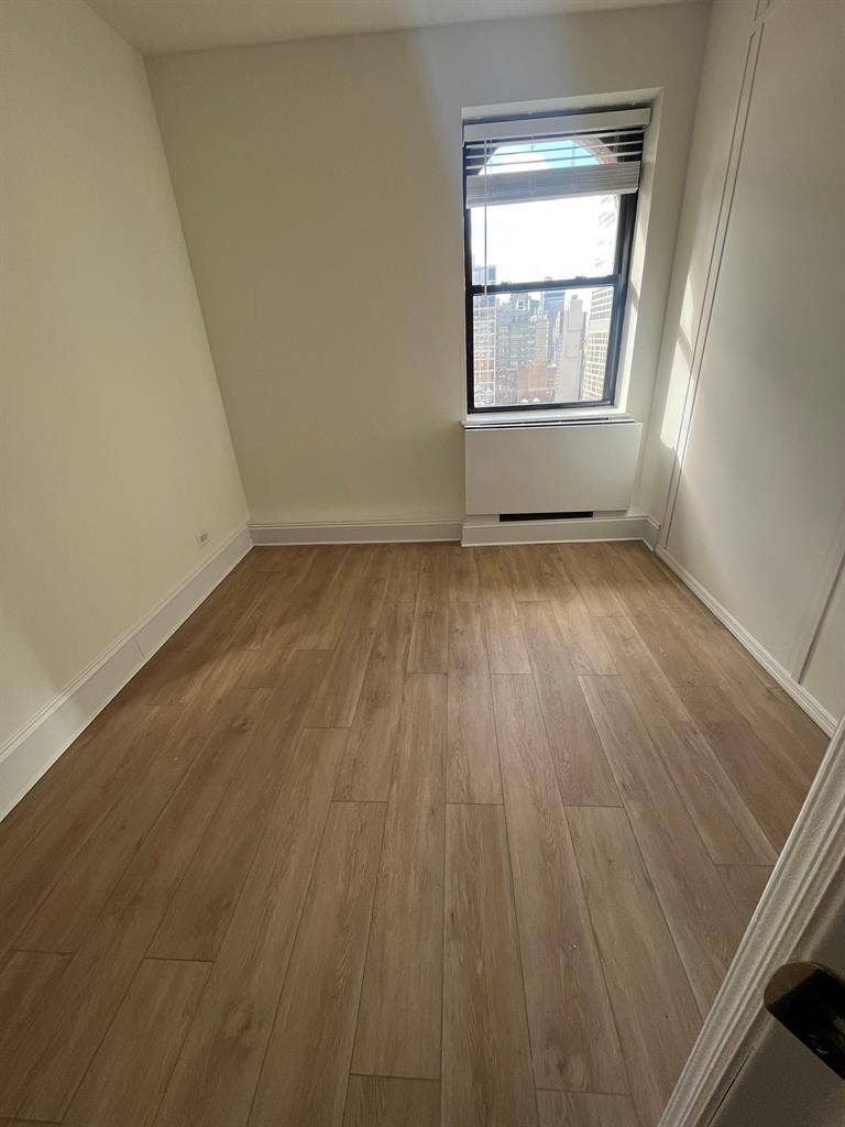 ✨Sunny Room in Midtown South✨