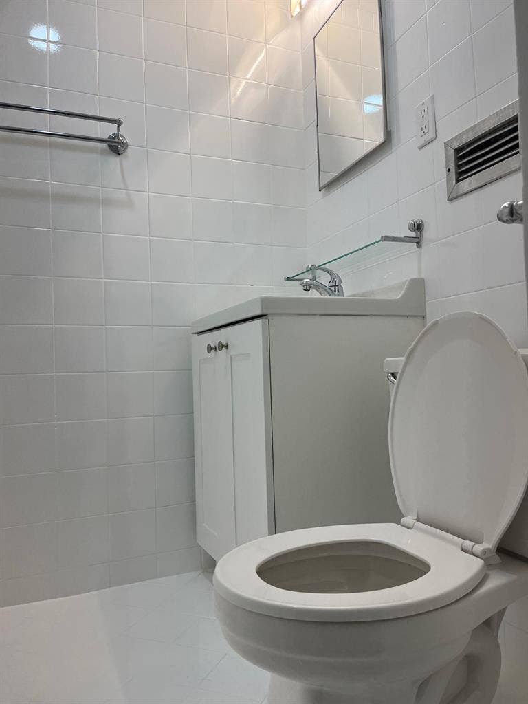 ✨Sunny Room in Midtown South✨