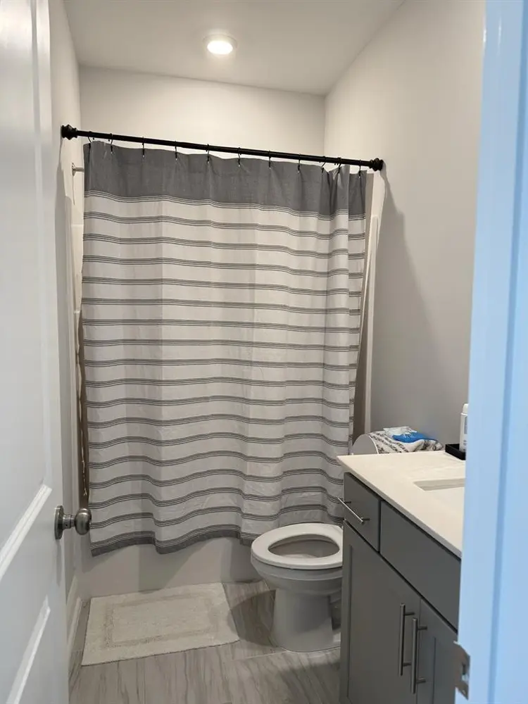 Private Room w/ private bathroom