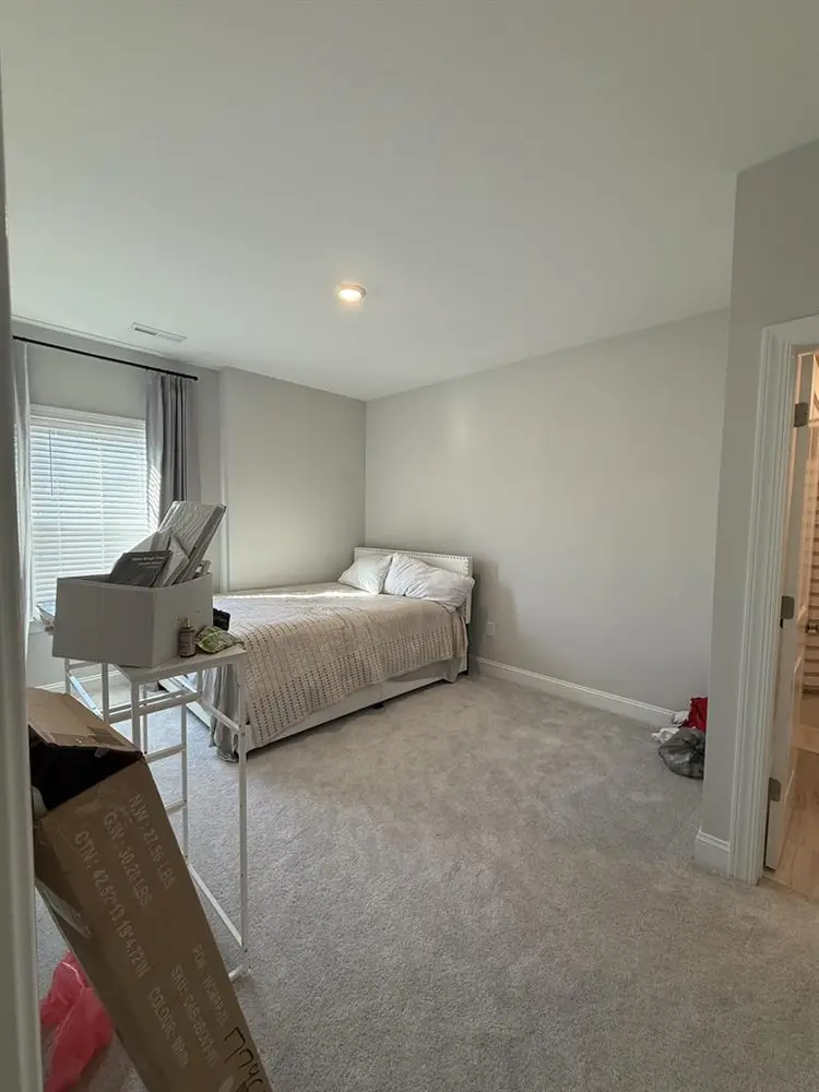 Private Room w/ private bathroom