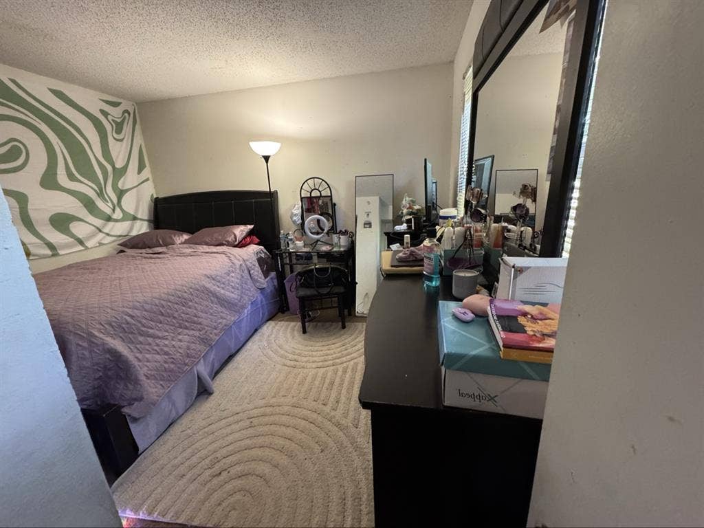 Room in Mandarin- Female 

preferred