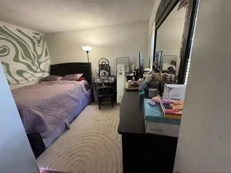 Room in Mandarin- Female
preferred