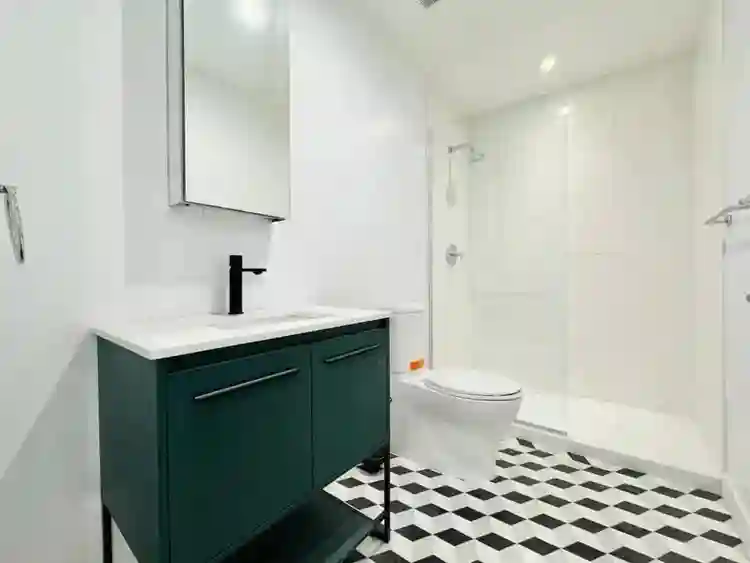 Vanderbilt Ave – # (F.F.F)