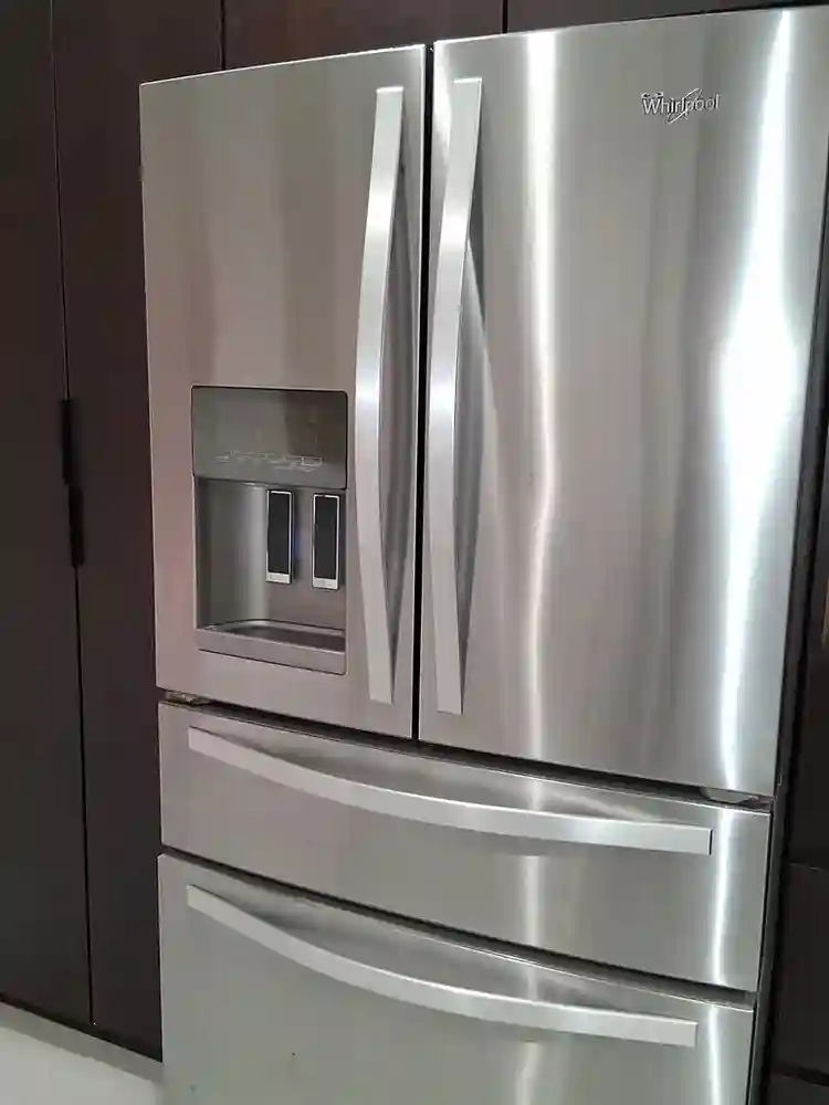 Private room/bath apt