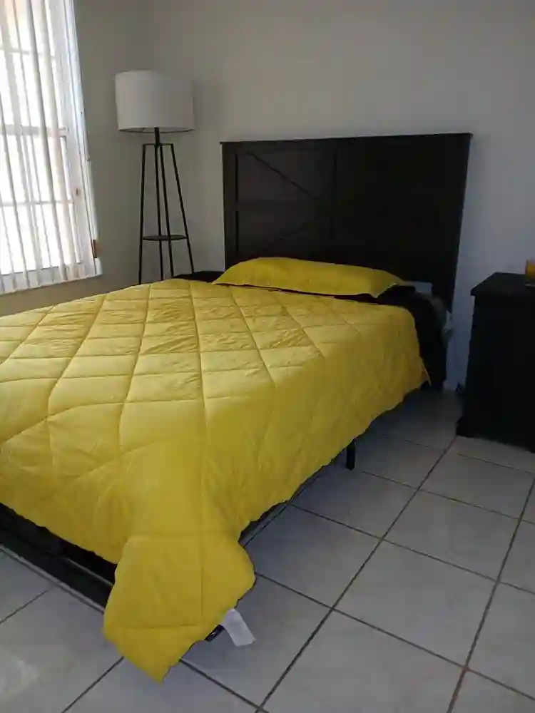 Private room/bath apt