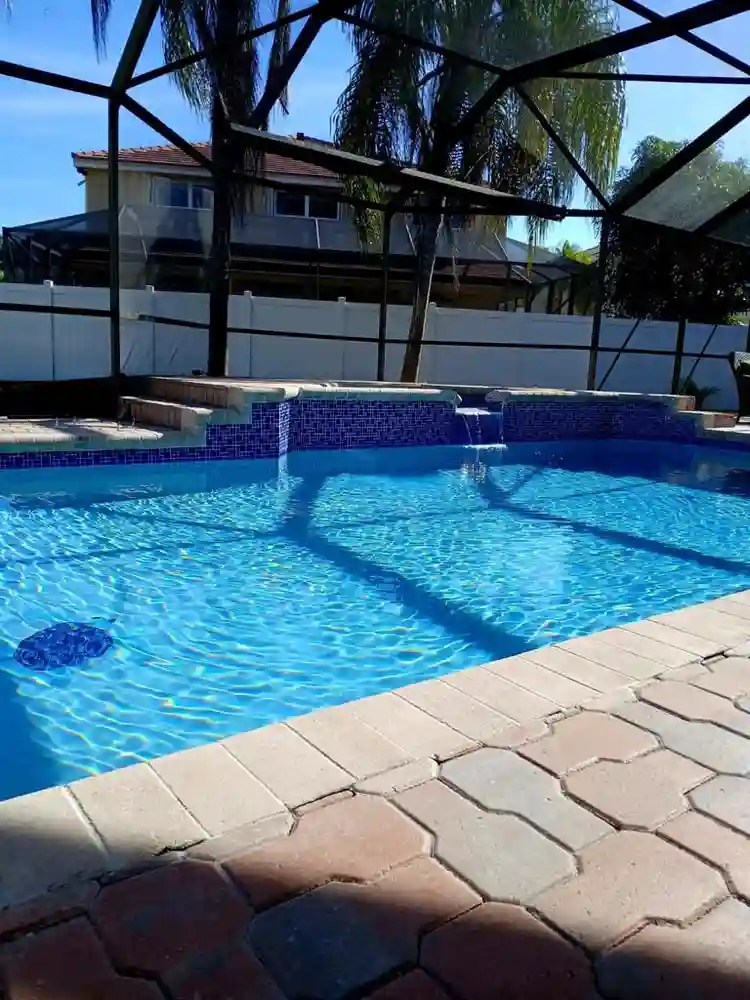 Private room/bath apt