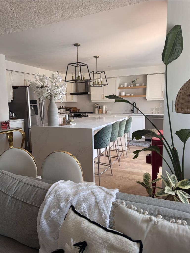 Room for Rent in Family Home