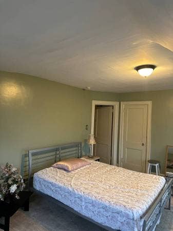 Large beautiful room in house !