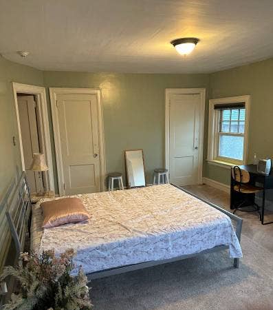 Large beautiful room in house !