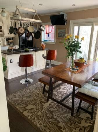 Large beautiful room in house !