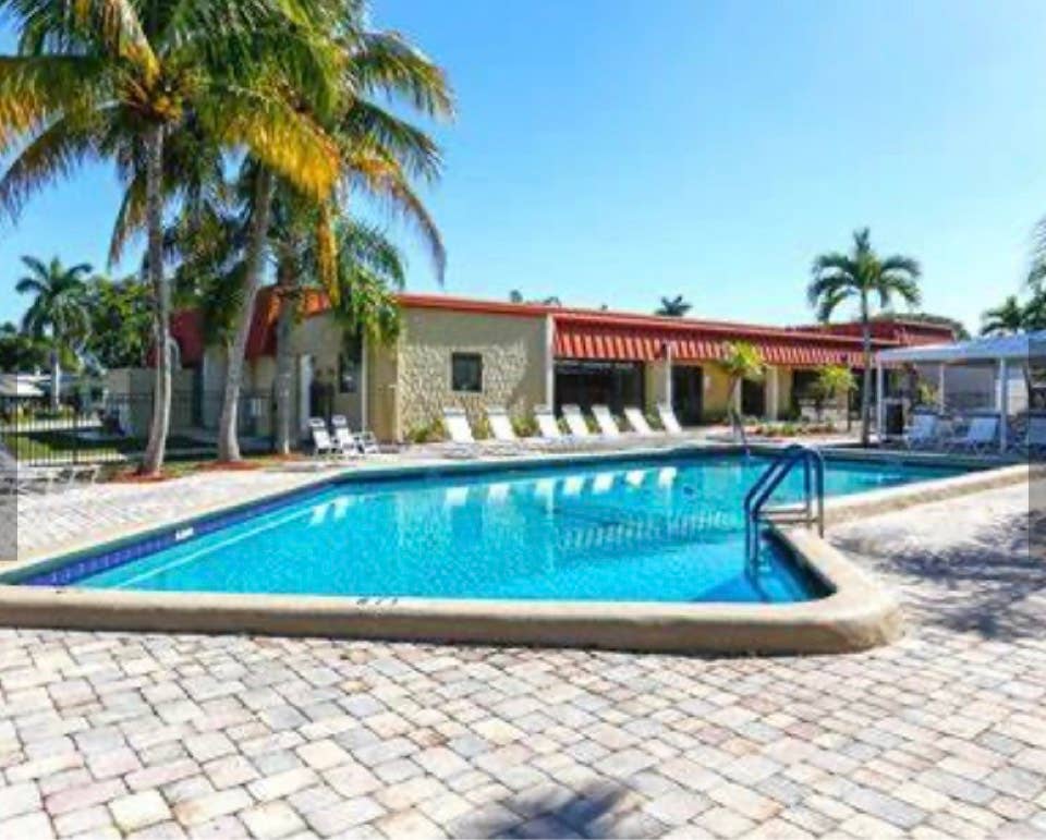 Share my cozy davie home