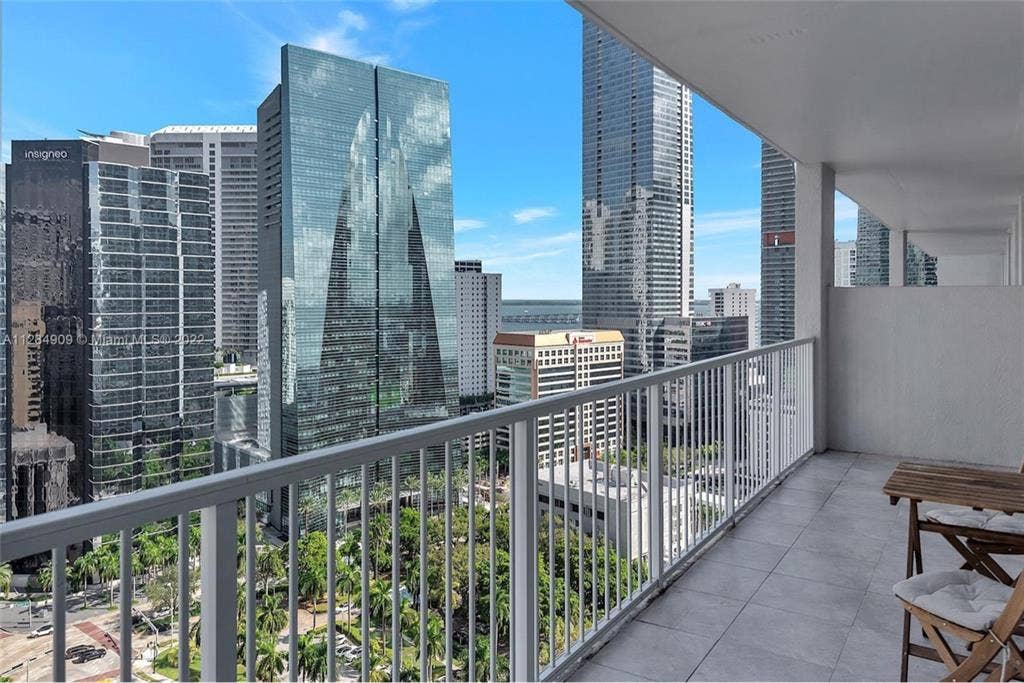 ROOM FOR RENT- Brickell- Furnished