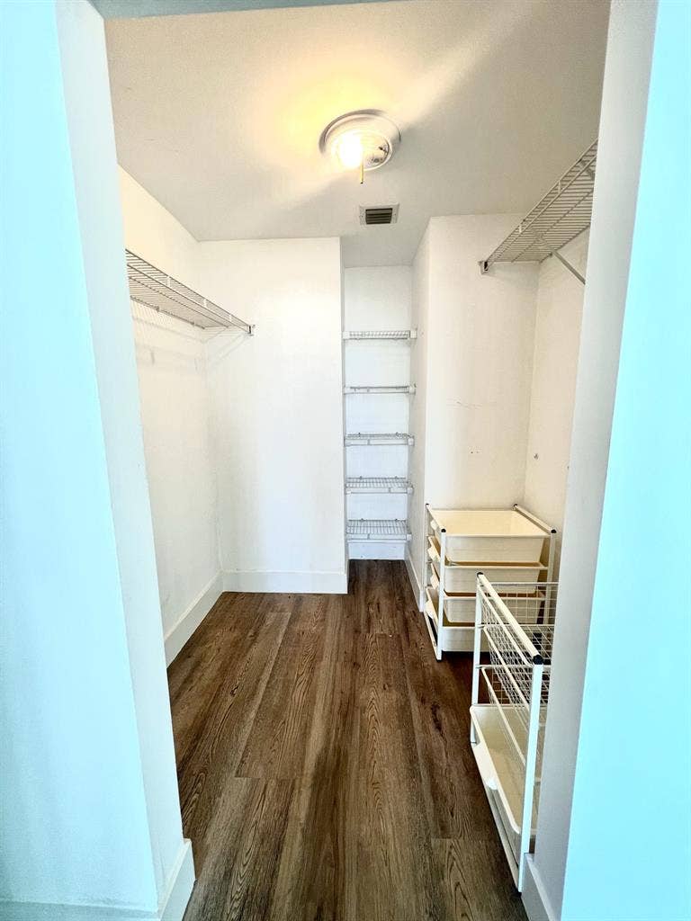 ROOM FOR RENT- Brickell- Furnished
