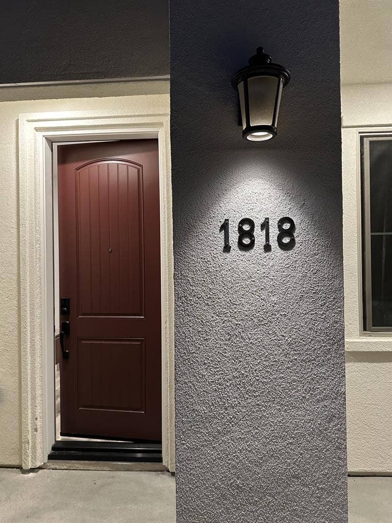 $ - Private Room in Townhome