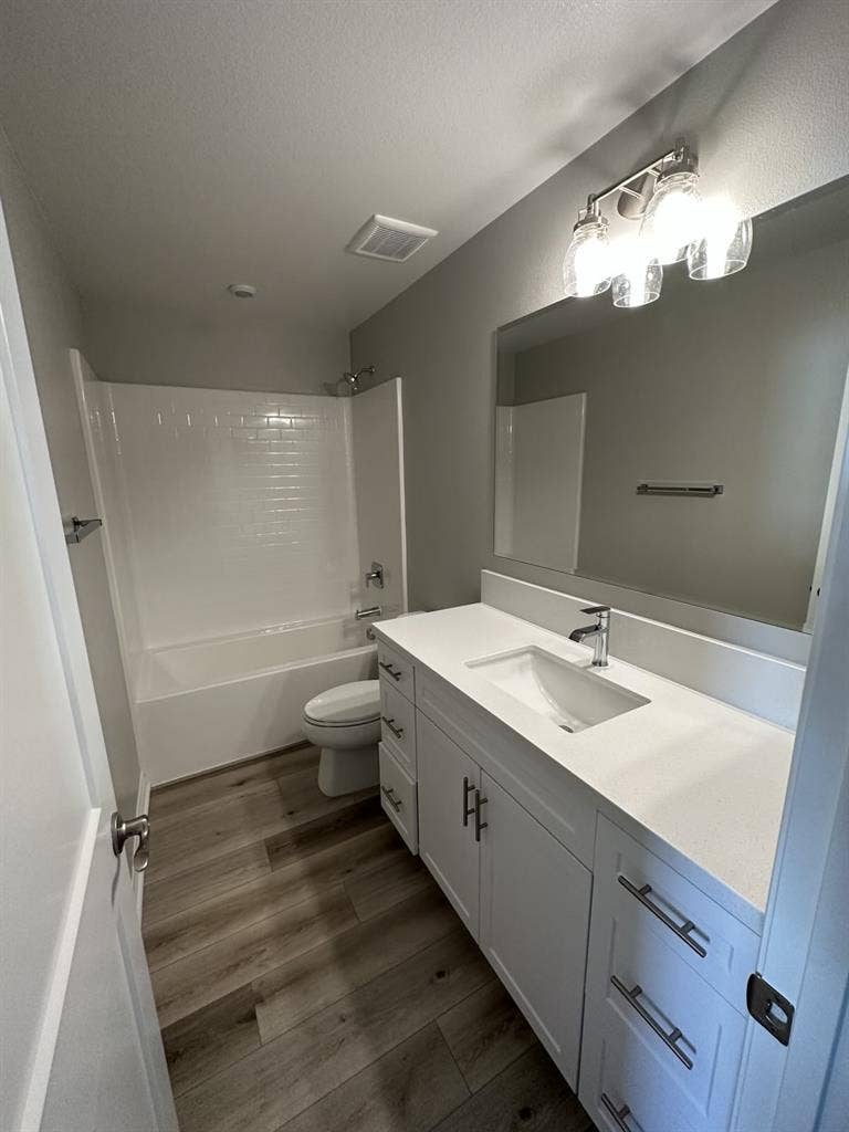 $ - Private Room in Townhome