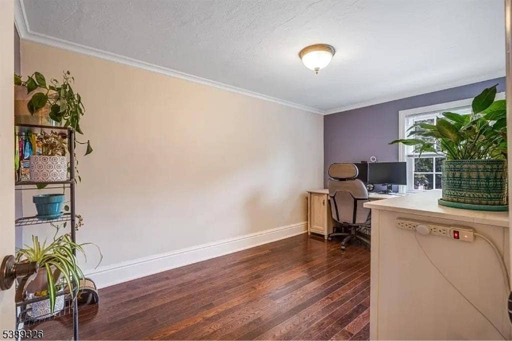 Need FEMALE Roommate Cranford NJ