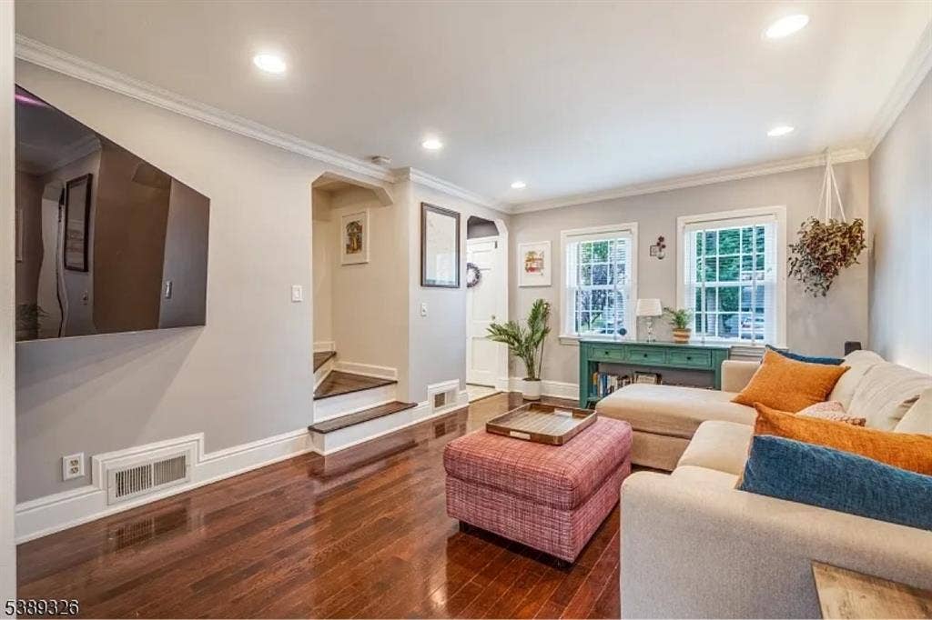 Need FEMALE Roommate Cranford NJ