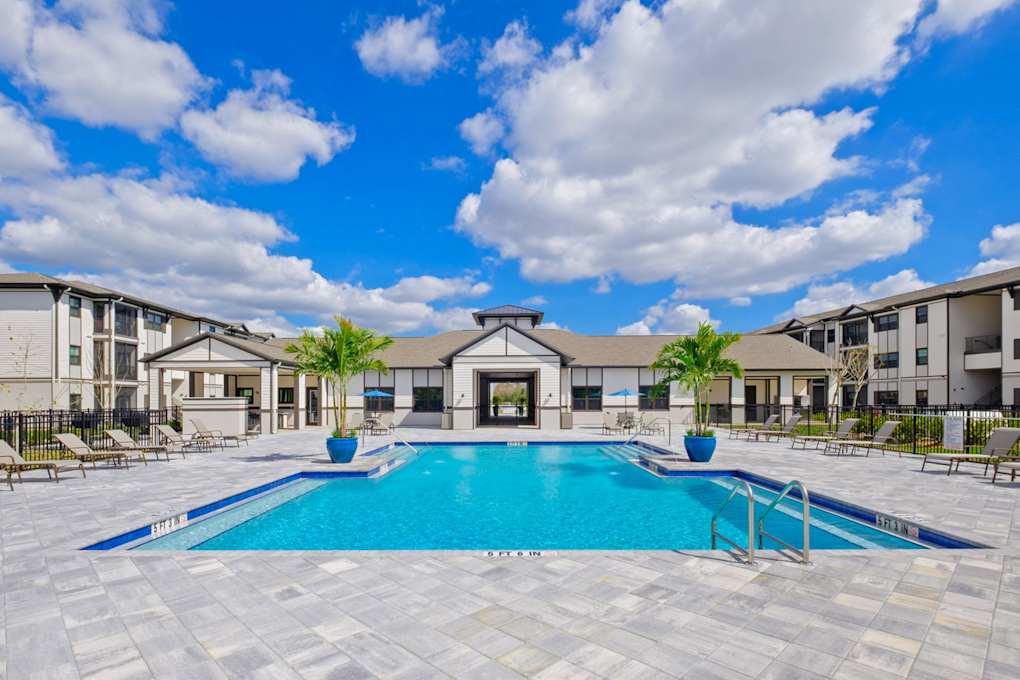 1st floor Room-Private Bath $