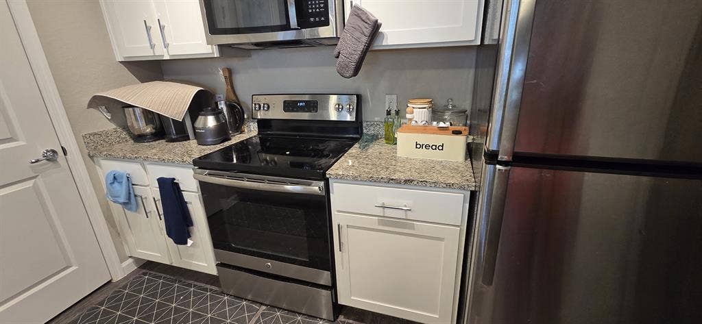 1st floor Room-Private Bath $