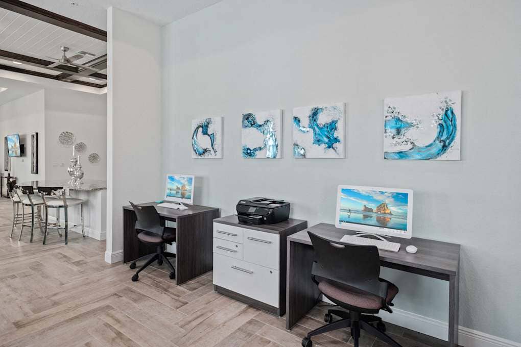 1st floor Room-Private Bath $