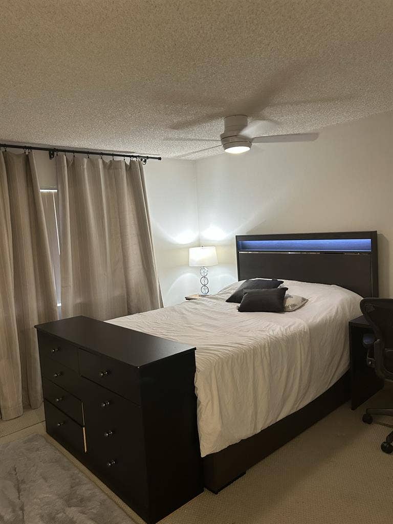 Huntington Beach private room