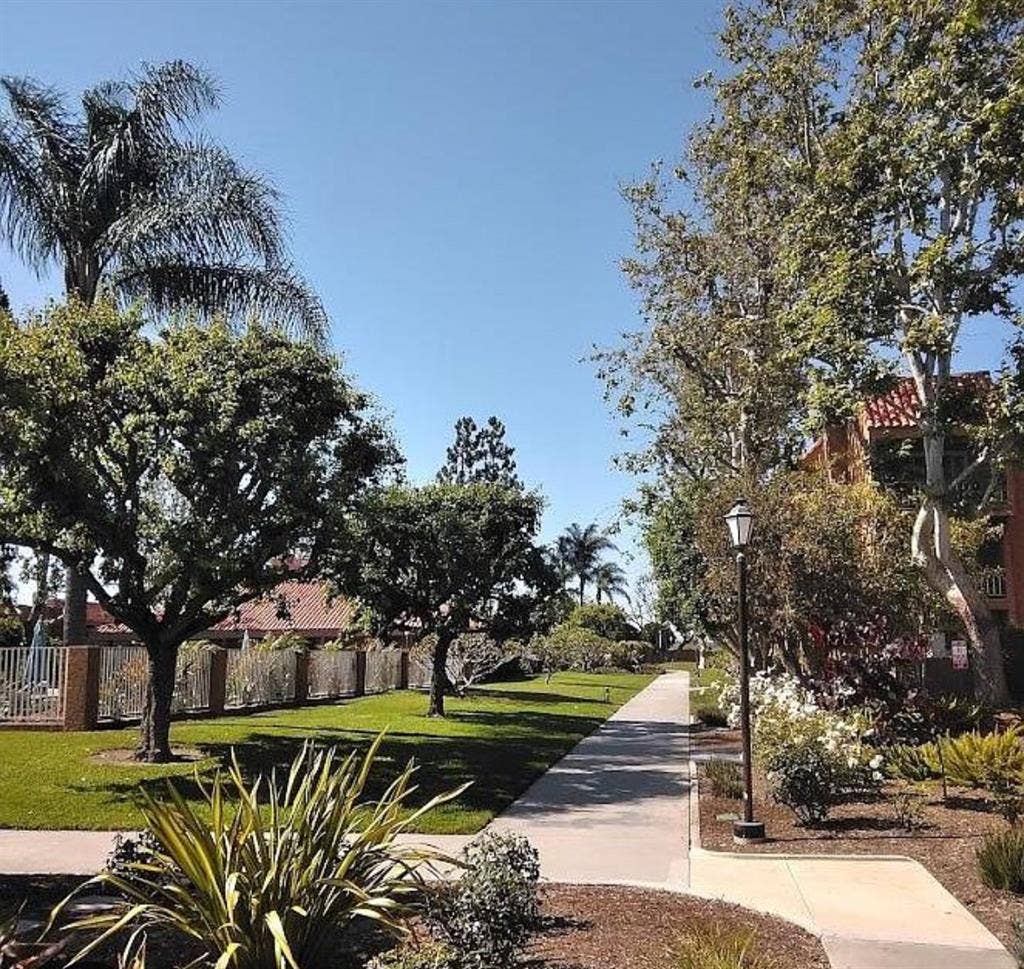 Huntington Beach private room