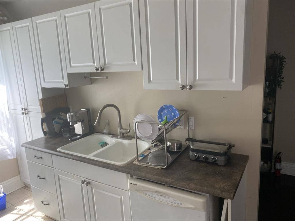 1 Private Bedroom Availablee