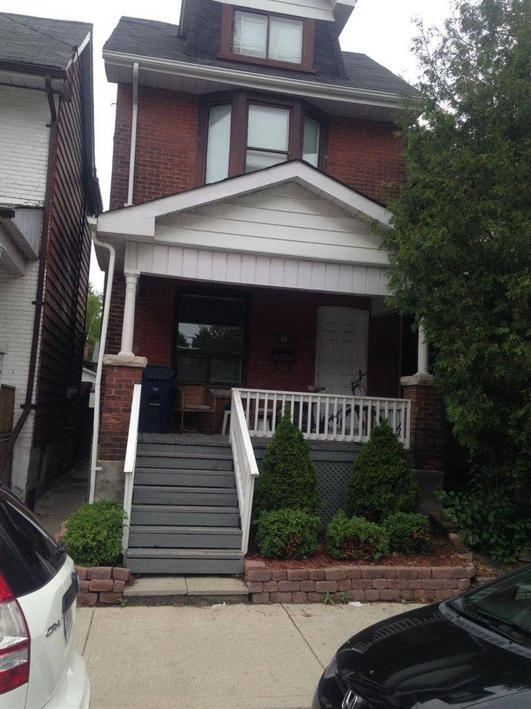 1 Private Bedroom Availablee