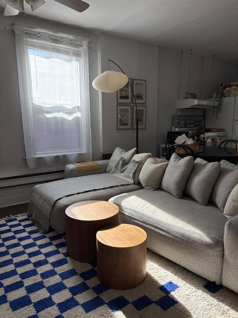 1 Private Bedroom Availablee