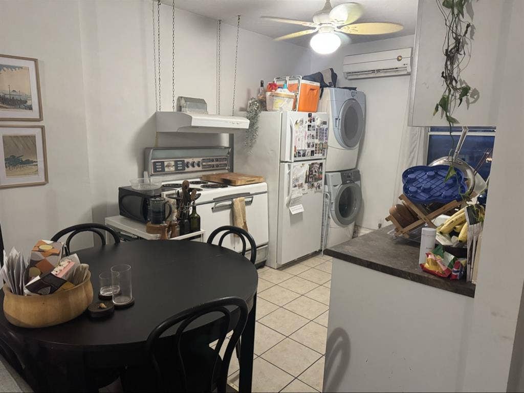 1 Private Bedroom Availablee