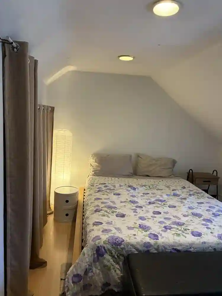 1 Private Bedroom Availablee