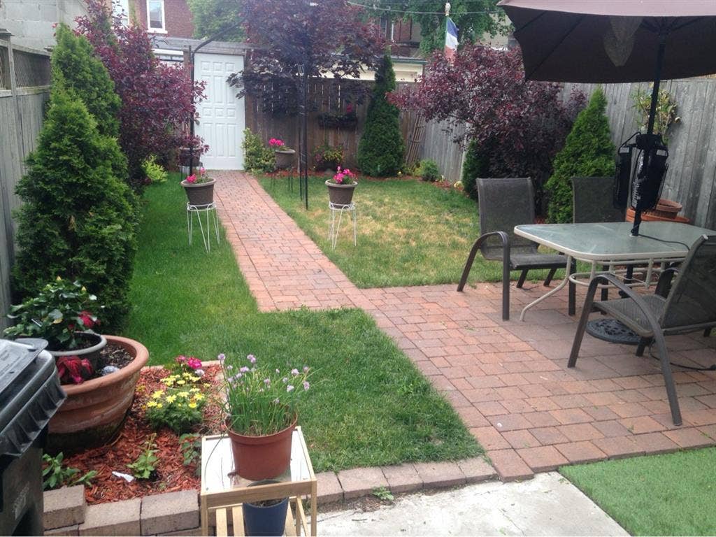 1 Private Bedroom Availablee