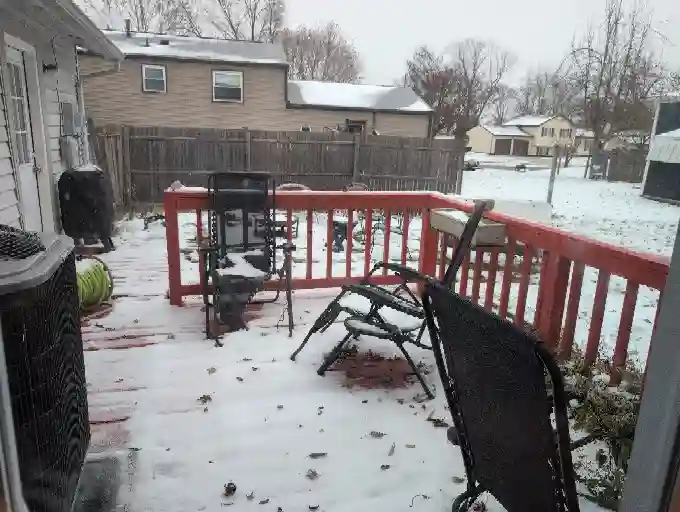 MOVE IN ASAP: bath house